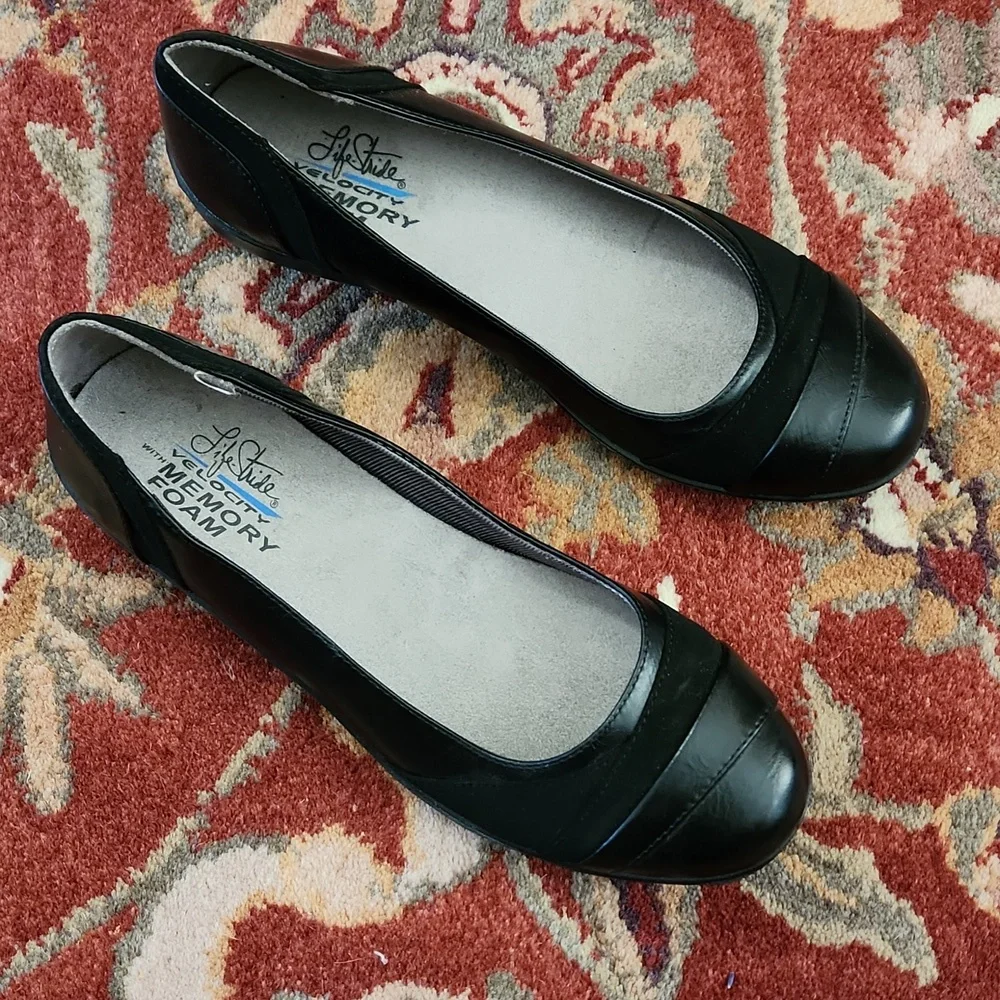 Life's stride velocity made with memory foam Elegant Black Women's Flats